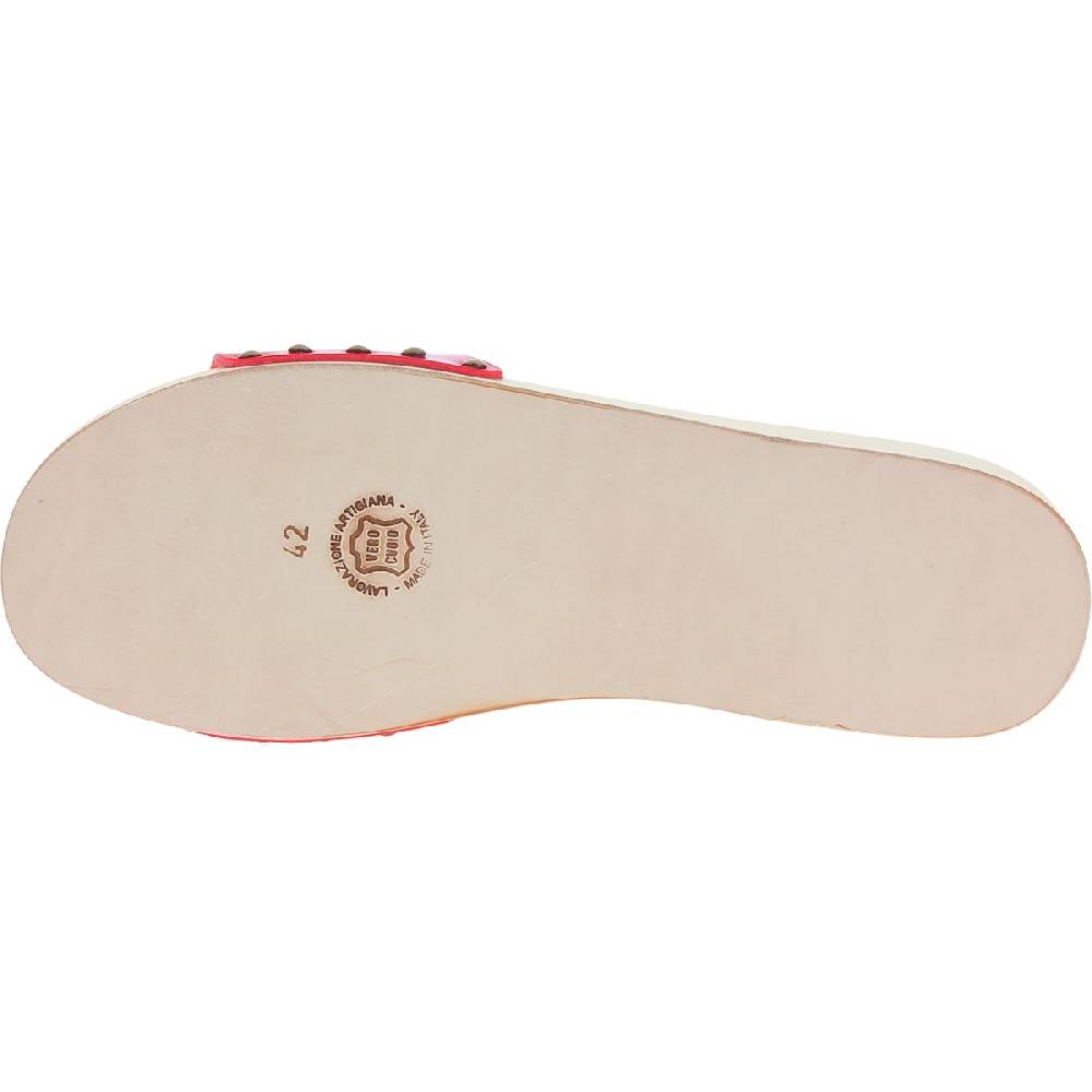Lartigiano Del Cuoio Zoccoli di legno artigianali da donna con fascia regolabile in pelle rossa In Vendita