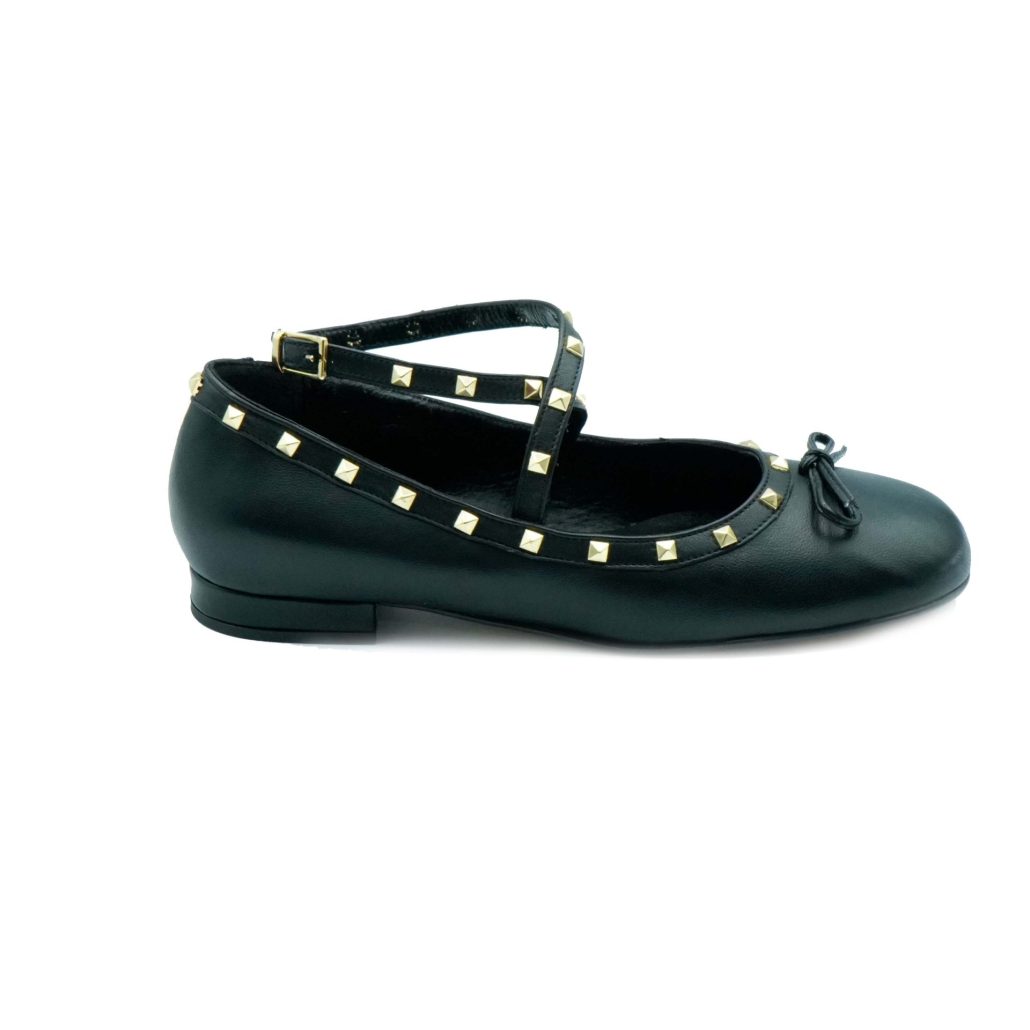 Lea Gu ballerina in nappa, allacciatura frontale alla caviglia con borchie, tacco 10 mm Italia