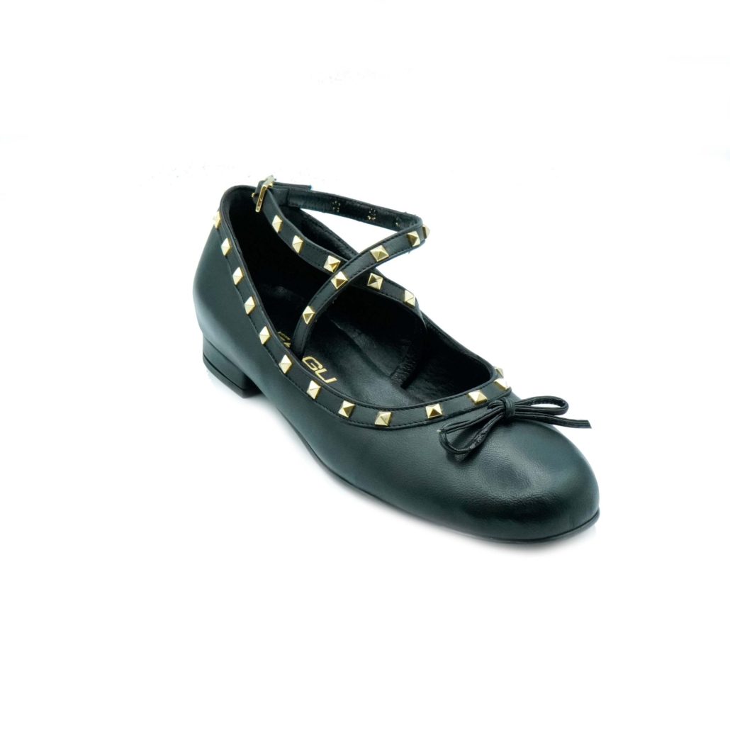 Lea Gu ballerina in nappa, allacciatura frontale alla caviglia con borchie, tacco 10 mm Italia