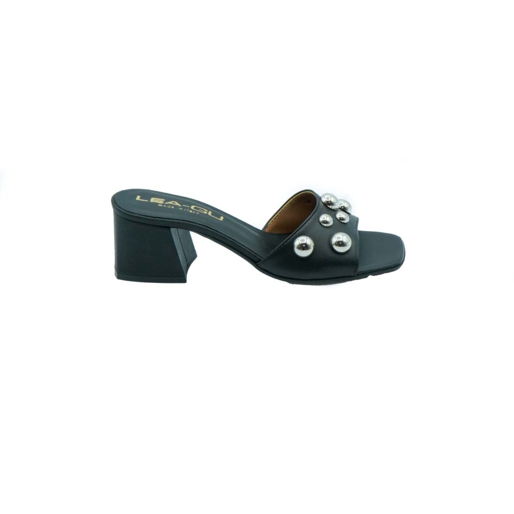 Lea Gu ciabatta in nappa, fascia frontale con borchie, tacco 50mm In Linea