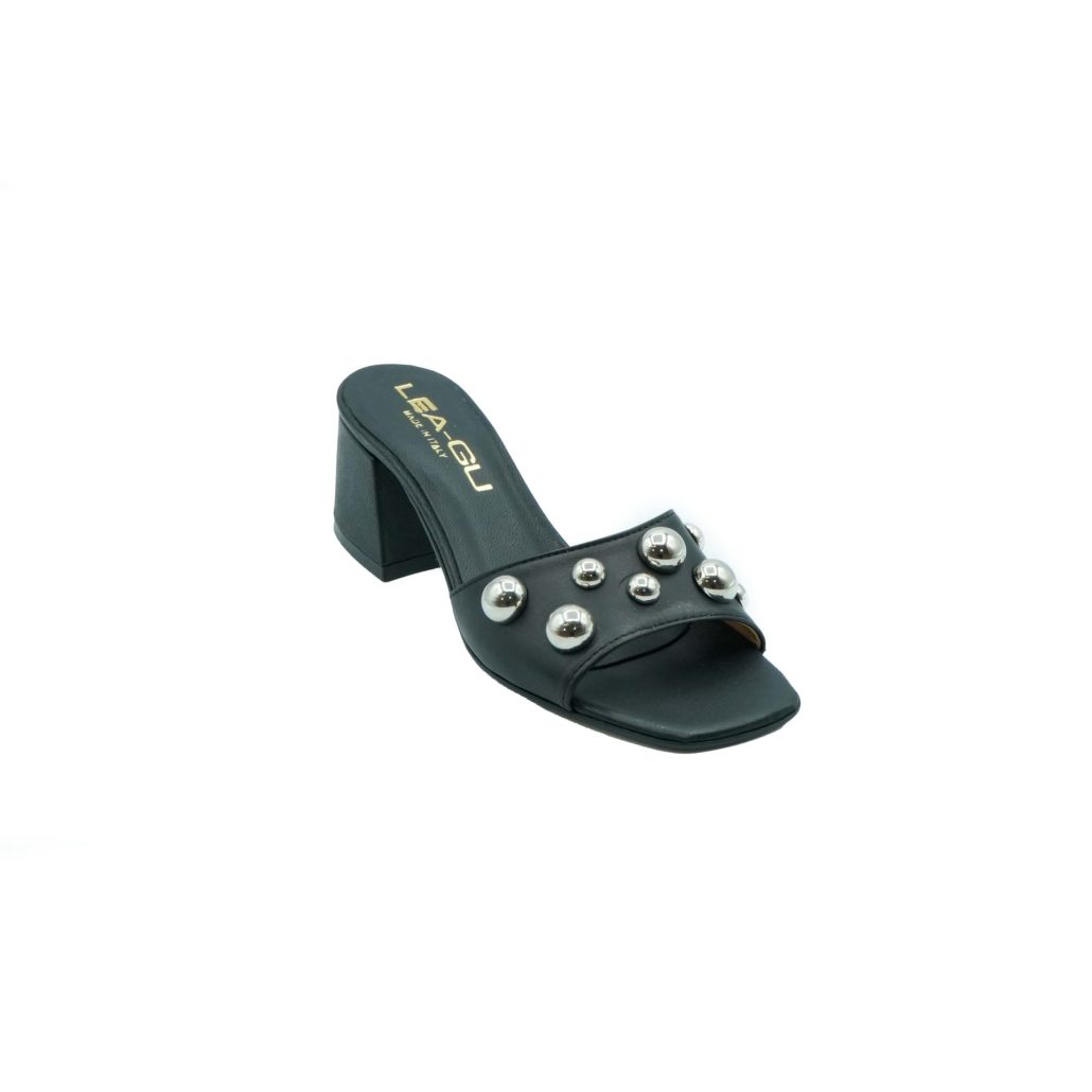 Lea Gu ciabatta in nappa, fascia frontale con borchie, tacco 50mm In Linea