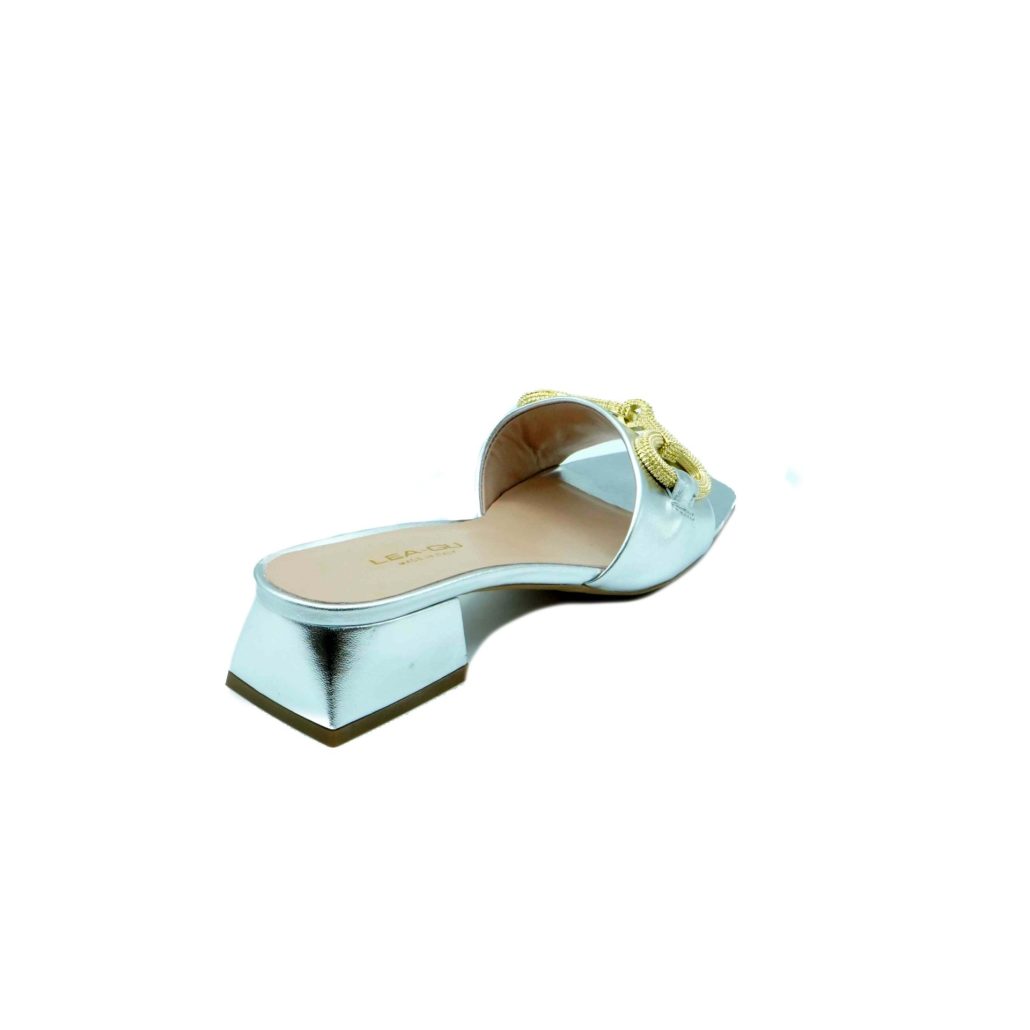 Lea Gu ciabattina in nappa laminata , fascia con accessorio frontale, tacco 45 mm Nuovo