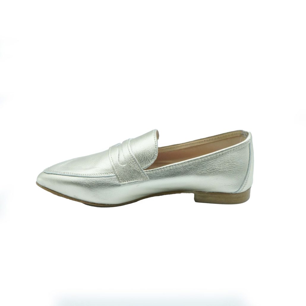 Lea Gu mocassino in nappa laminata, bocca di leone frontale, tacco 10mm Presa