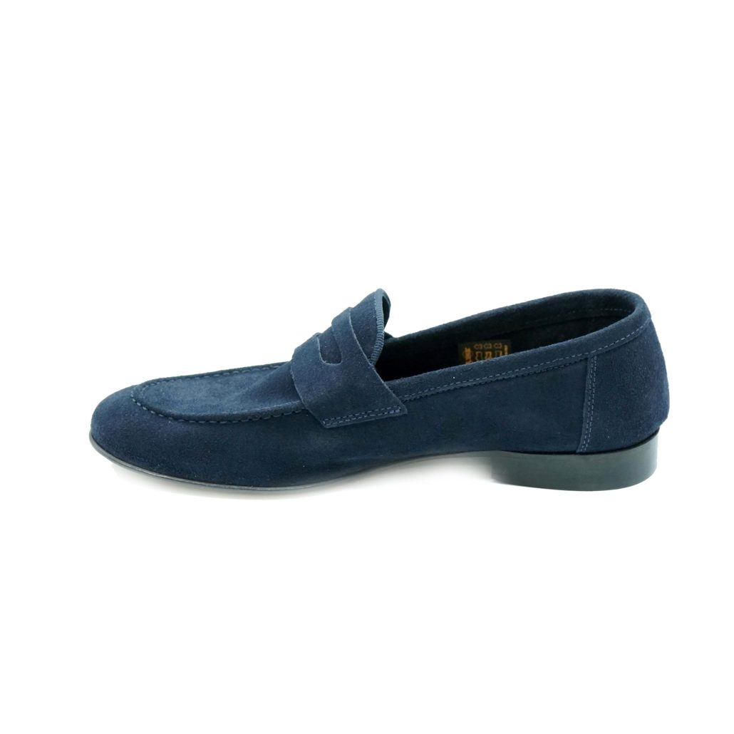Lea Gu mocassino in camoscio, bocca di leone frontale, tacco 20mm Presa
