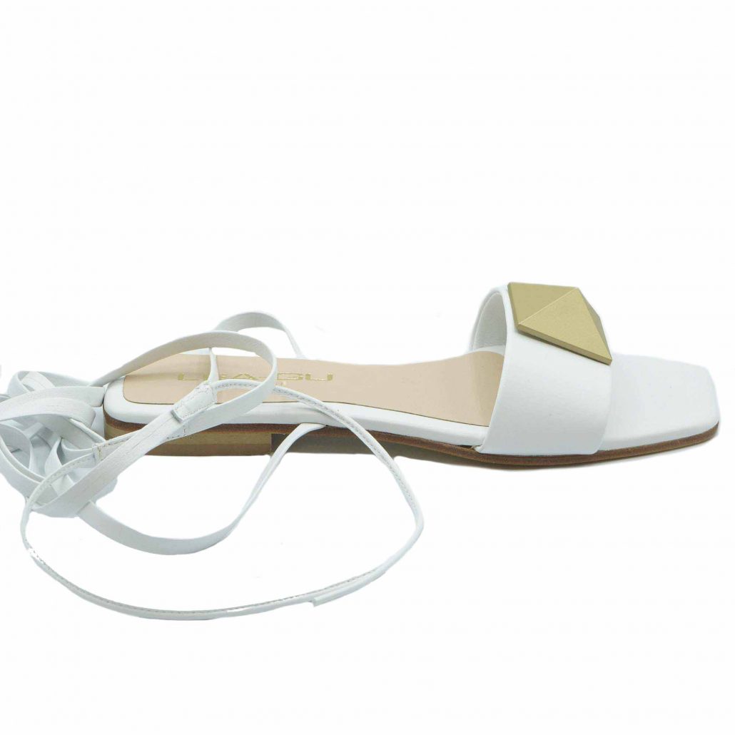 Lea Gu sandalo in nappa, fascia con piramide oro frontale, lacci in caviglia, tacco 20 mm Promozione