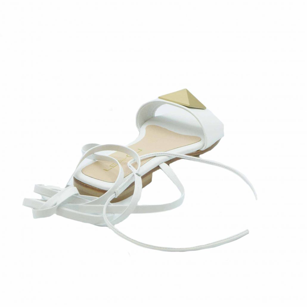 Lea Gu sandalo in nappa, fascia con piramide oro frontale, lacci in caviglia, tacco 20 mm Promozione