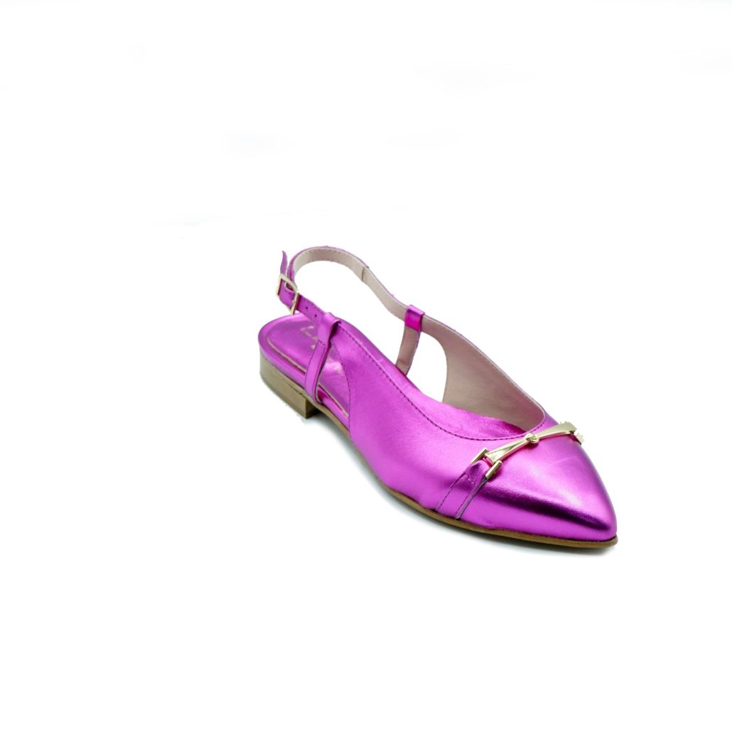 Lea Gu slingback in nappa laminata, accessorio frontale, tacco 10mm Novità