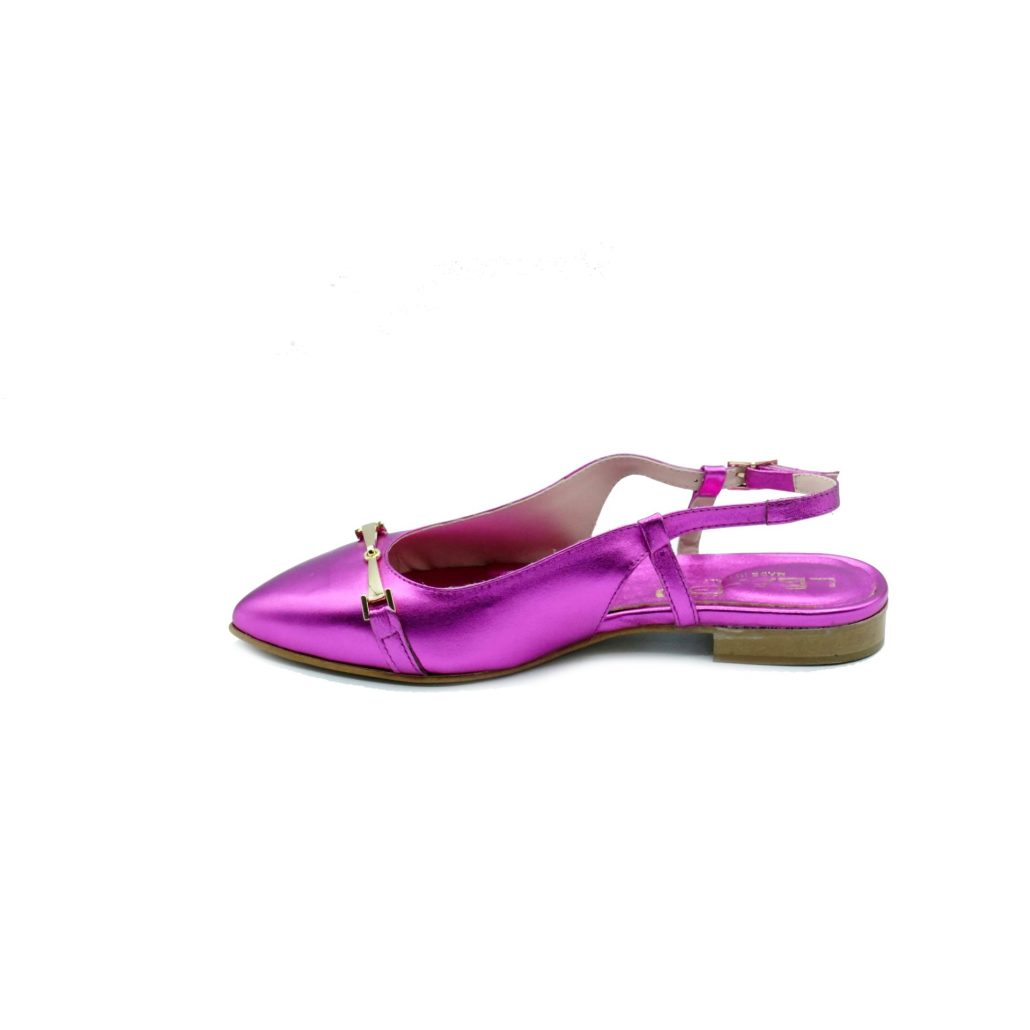 Lea Gu slingback in nappa laminata, accessorio frontale, tacco 10mm Novità