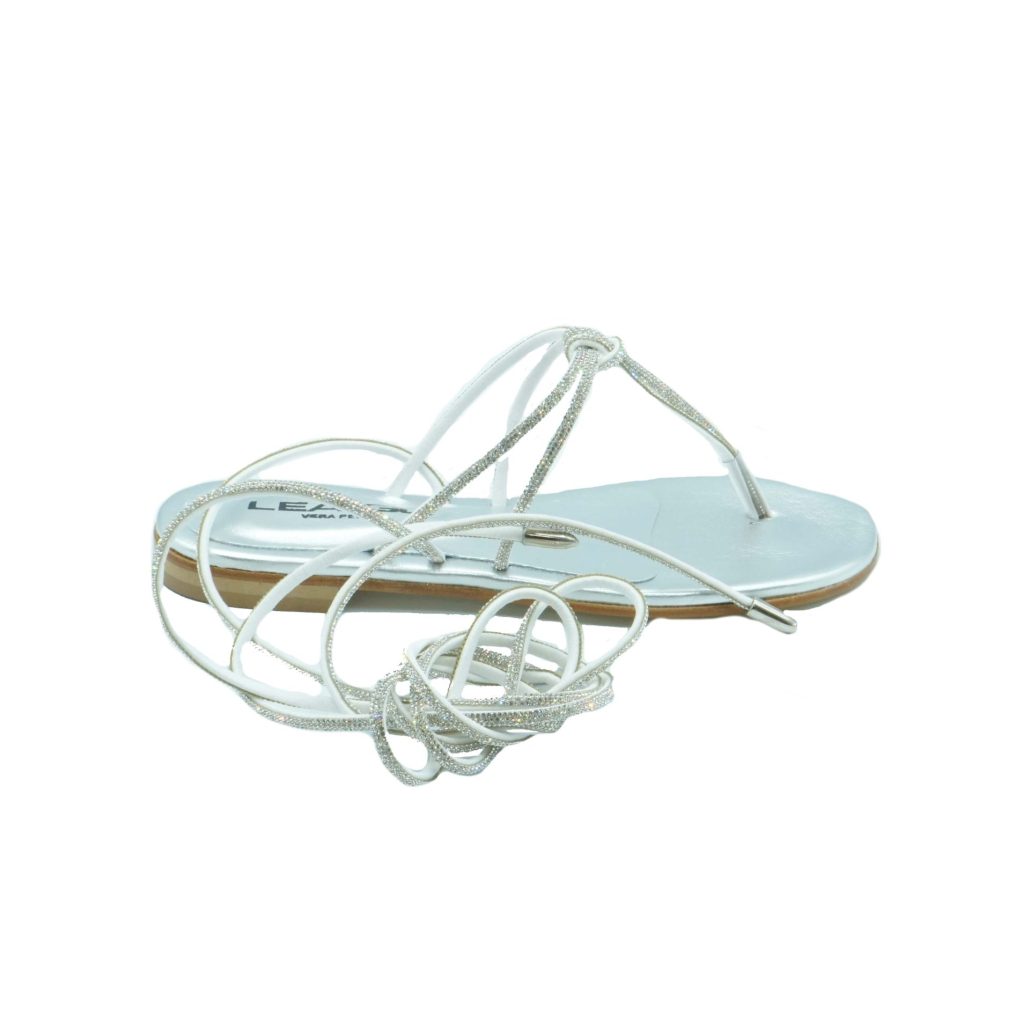 Lea Gu sandalo infradito in nappa laminata con strass, allacciatura al polpaccio, tacco 10 mm Qualità