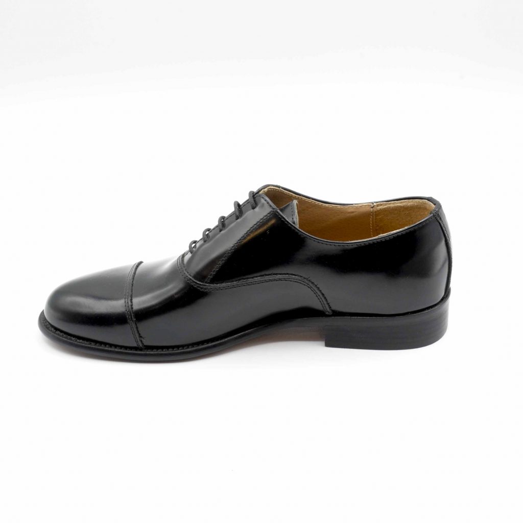 Lea Gu scarpa in vitello abrasivato con allacciatura frontale e taglio in punta, tacco 25 mm In Vendita