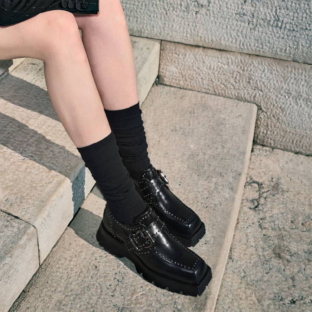 Laura Bellariva Scarpa old school con borchie Moda