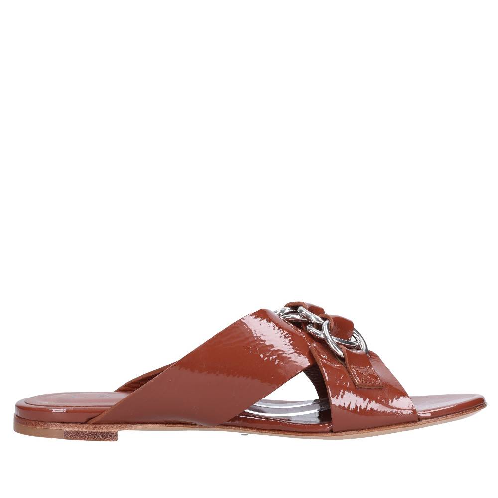 CASADEI Mules in vernice Hotsell
