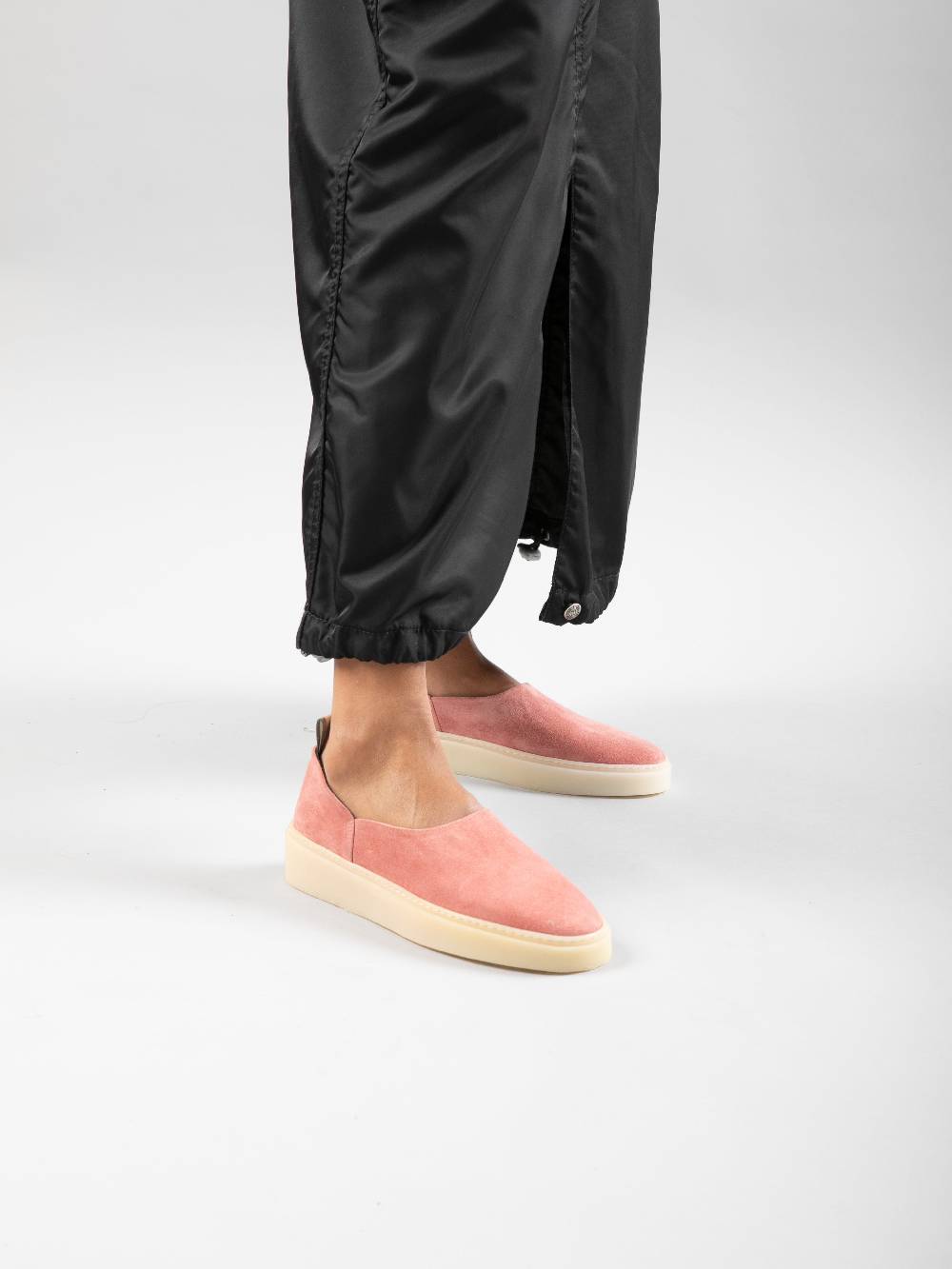 Officine Creative MUSKRAT 101 Sneaker in Pelle Scamosciata Rosa Spedizione Gratuita