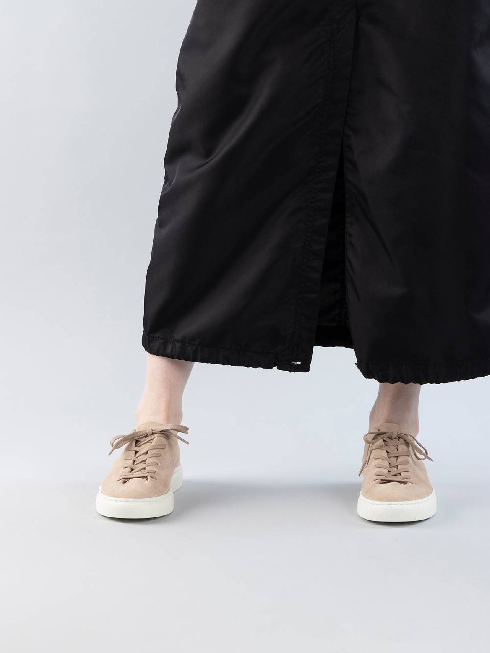 Officine Creative LEGGERA 100 Sneakers Basse in Pelle Scamosciata Rosa Italia