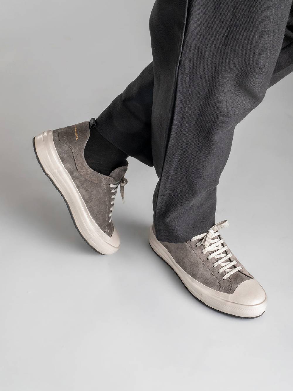Officine Creative MES 009 Sneakers in Pelle Scamosciata Grigia In Saldo
