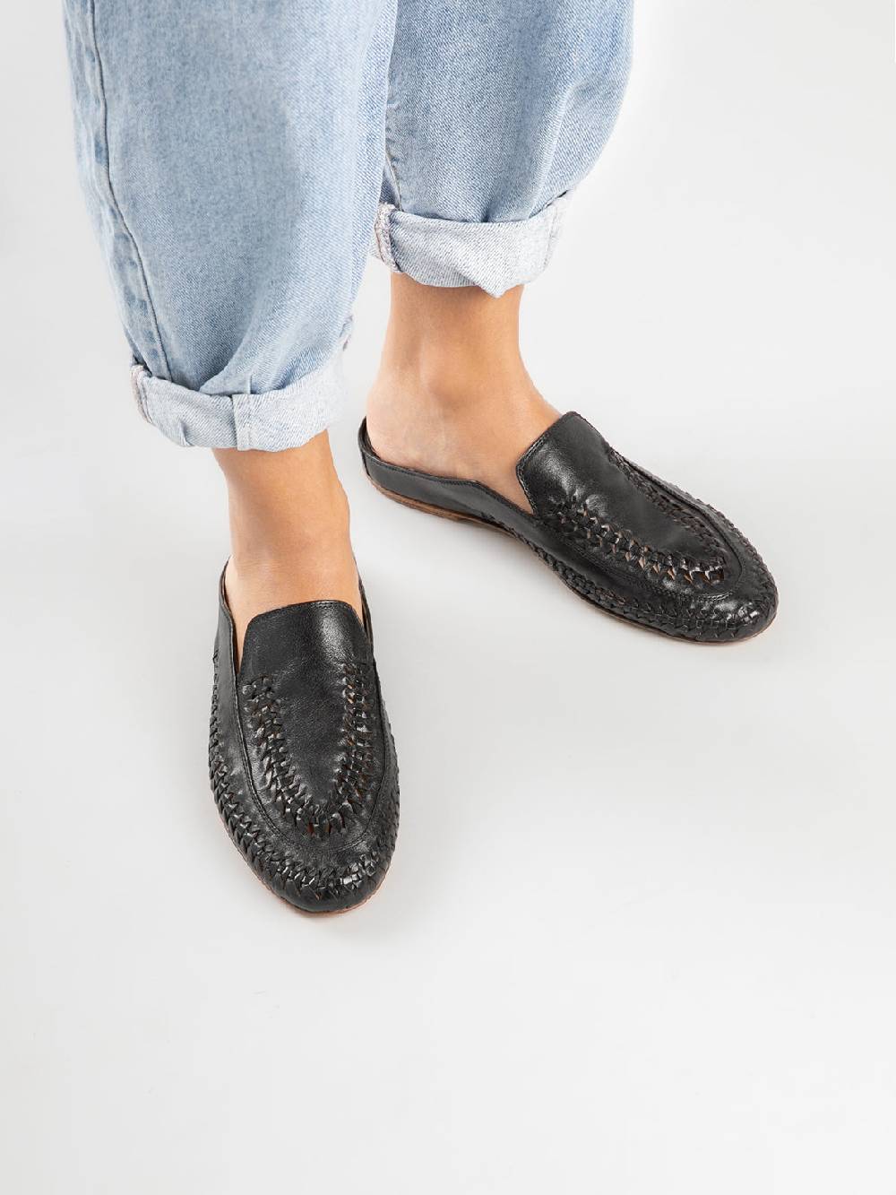 Officine Creative BESSIE 008 Sabot in Pelle Nera Comprane uno, ottenene uno gratis