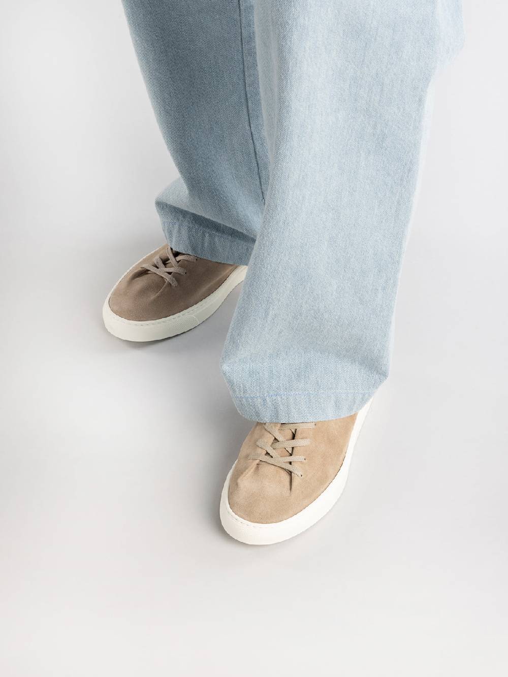 Officine Creative LEGGERA 001 Sneakers Basse in Pelle Scamosciata Marrone Prezzo Ridotto