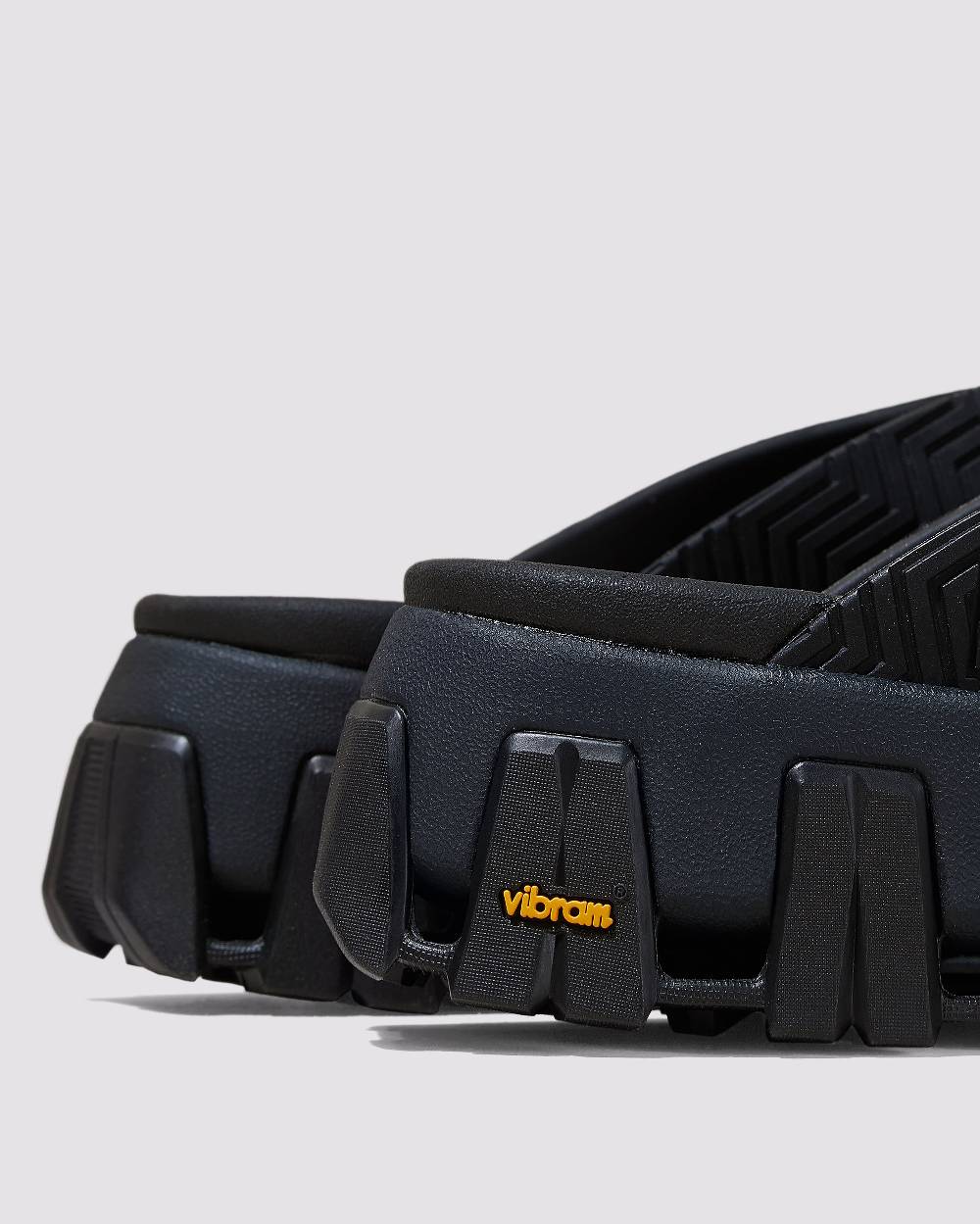 P448 Bondi Tux/Black In Vendita