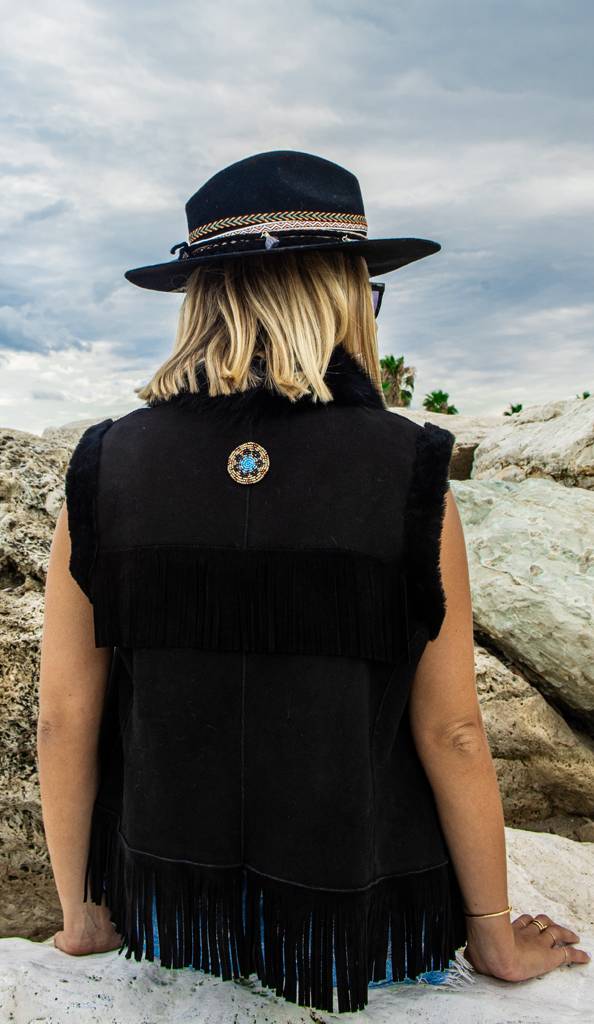 Passion Blanche GILET NERO MONTONE + FRANGIA 2025