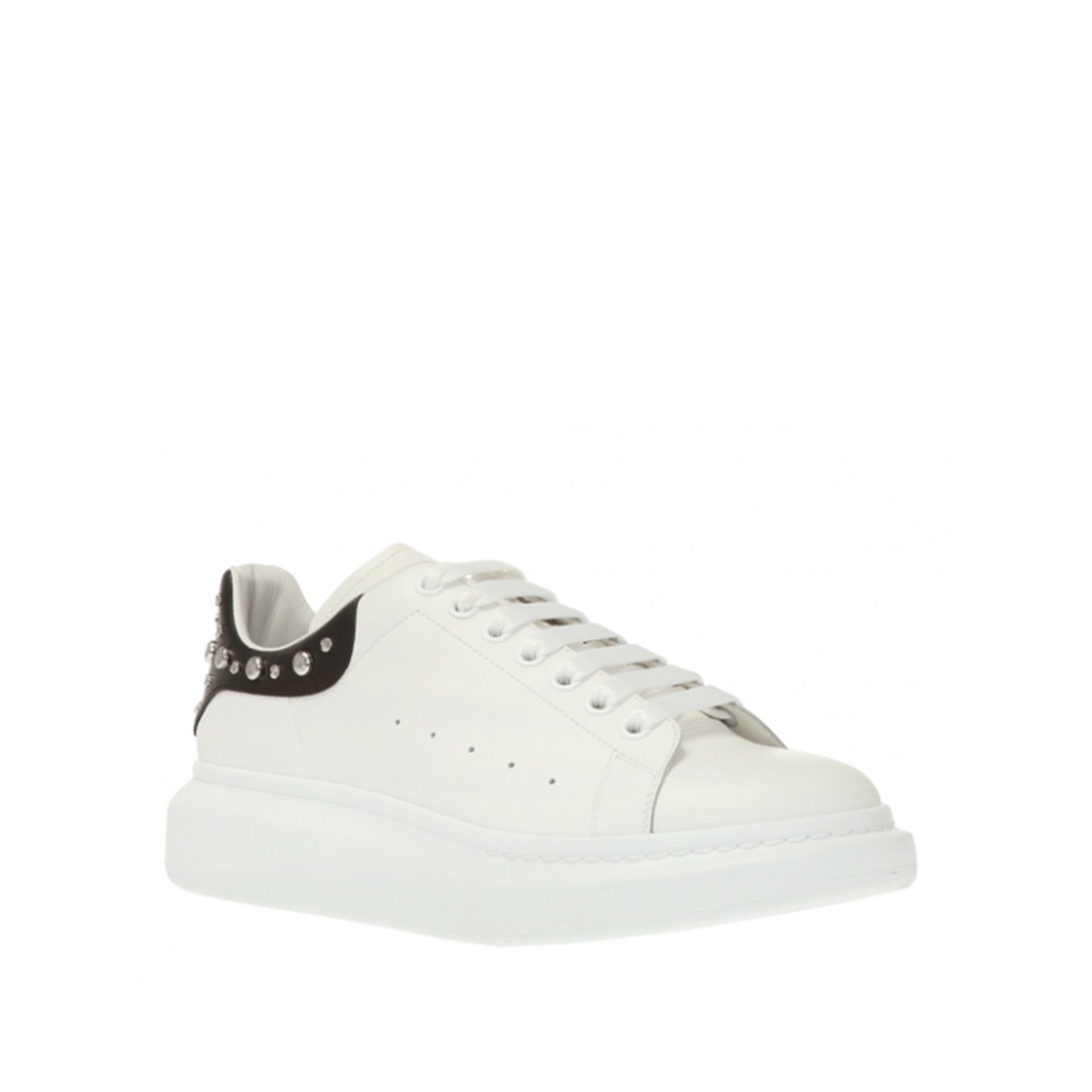 ALEXANDER MCQUEEN  Sneakers in Pelle Borchiata Bianche Alexander McQueen Uomo Promozione Limitata