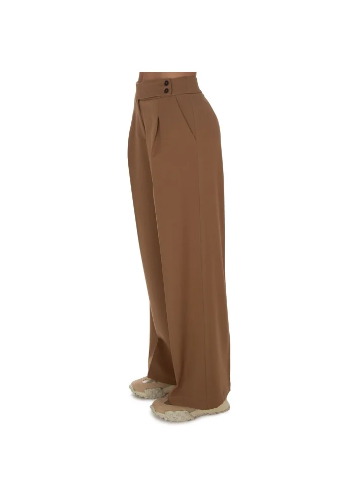KARTIKA | PANTALONI GAMBA LARGA MARRONE Presa