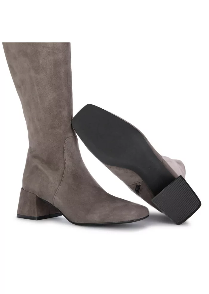 MA+DE 94 | STIVALI ALTI CAMOSCIO TAUPE Shopping Online