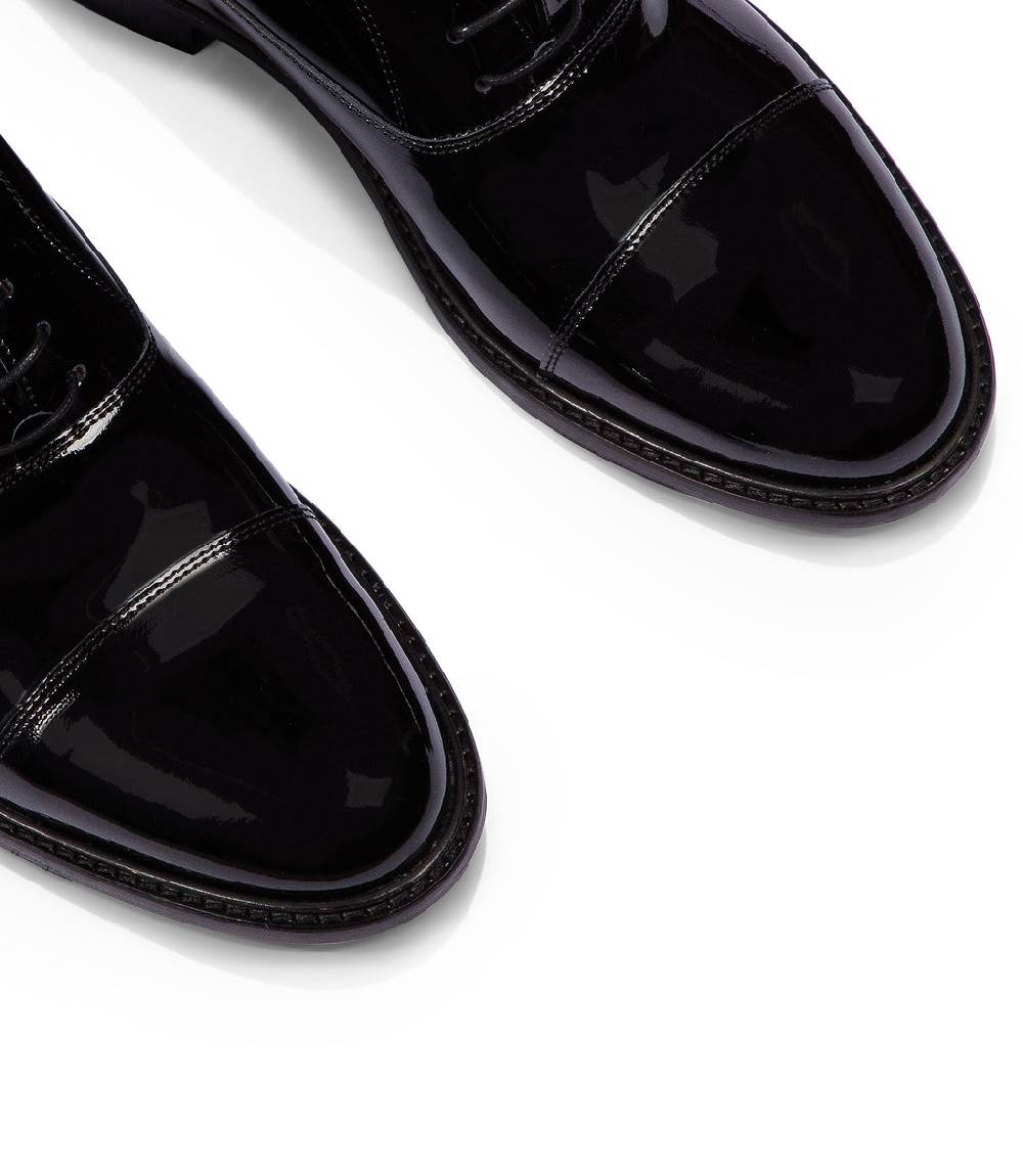 Loriblu Stringate oxford in vernice nera Italia