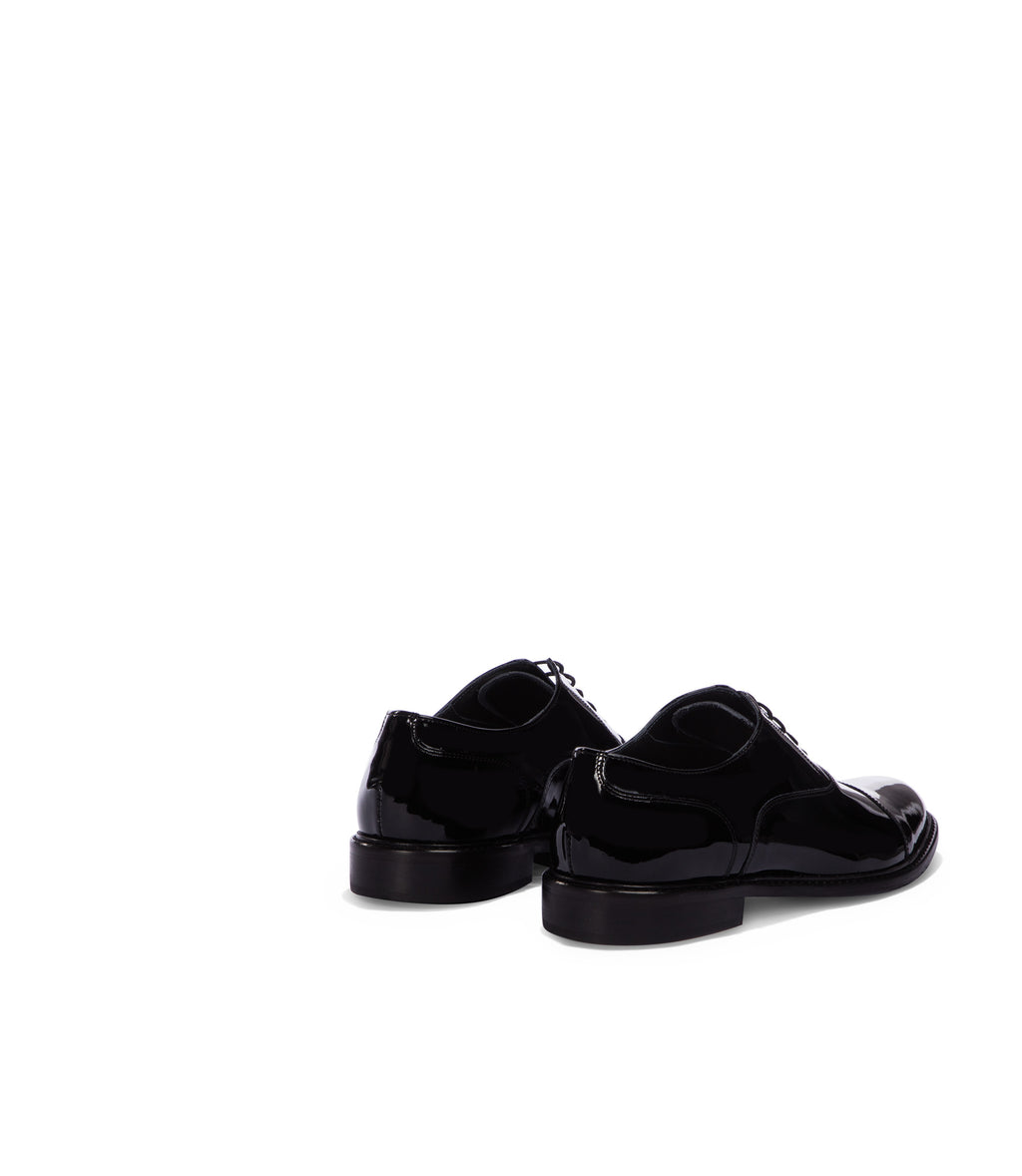 Loriblu Stringate oxford in vernice nera Italia