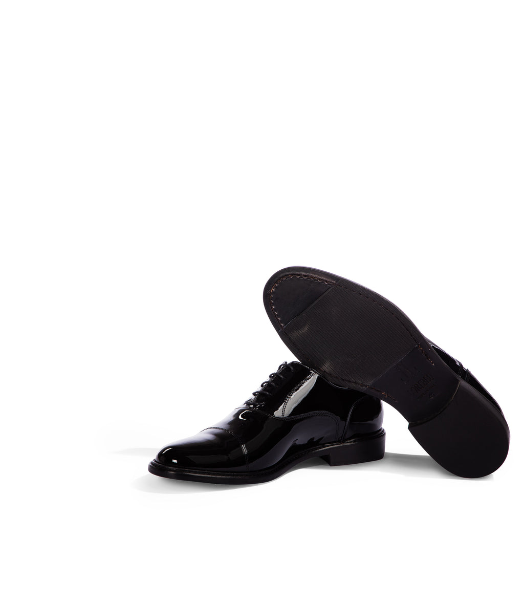 Loriblu Stringate oxford in vernice nera Italia