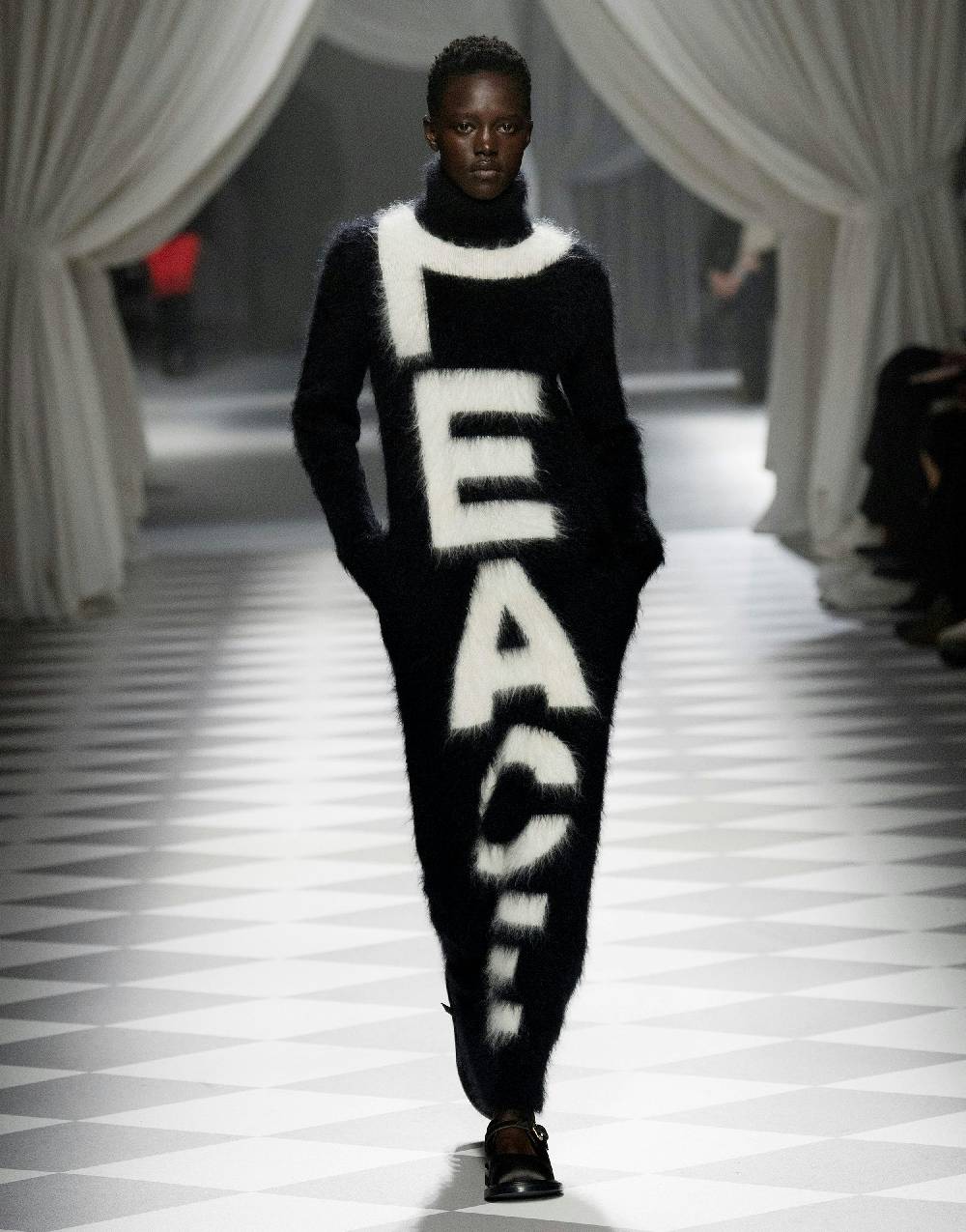Love Moschino Abito in mohair garzato Peace Sottocosto
