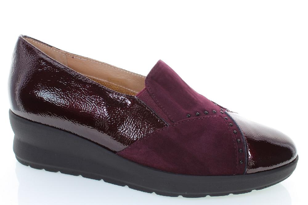 Soffice Sogno Slip on in pelle con borchiette Presa