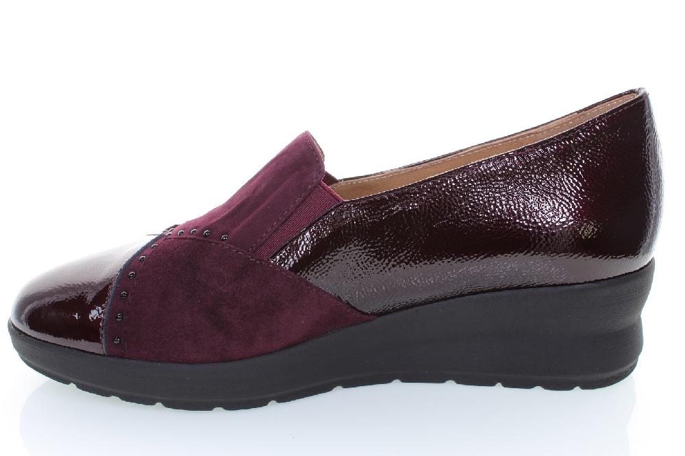 Soffice Sogno Slip on in pelle con borchiette Presa
