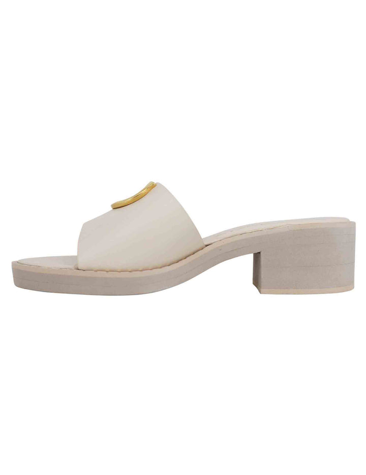 Spatarella Sandali donna in pelle off white con borchia oro e suola in gomma ultra leggera Saldi Di Fabbrica