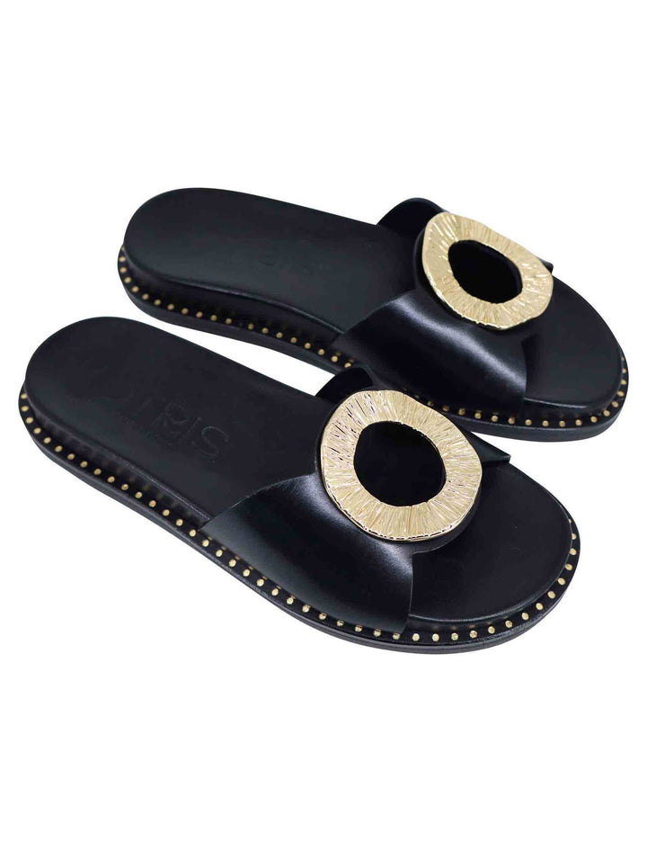 Spatarella Sandali donna flat in pelle nera con fussbett e fibbia in oro I Più Venduti