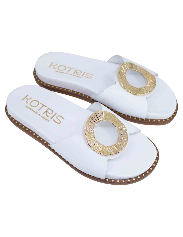 Spatarella Sandali donna flat in pelle bianca con fussbett e fibbia in oro Sottocosto