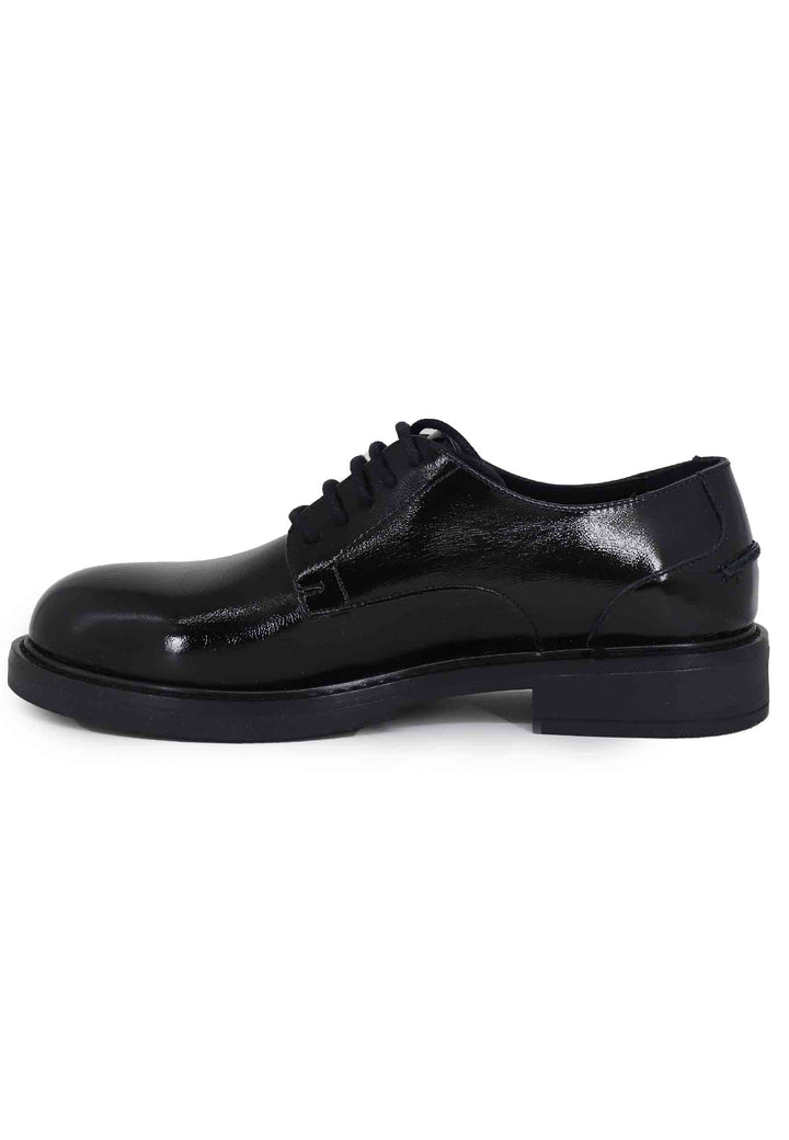 Spatarella Stringate donna in pelle naplack nero con suola in gomma e tacco basso Prezzo Ridotto