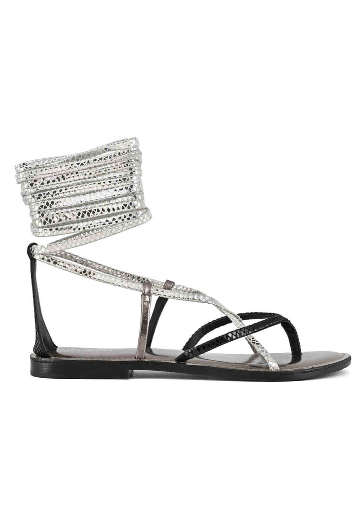 Spatarella Sandali flat donna infradito in pelle nera con lacci alla caviglia In Vendita