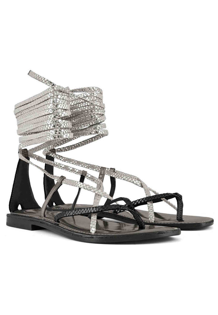 Spatarella Sandali flat donna infradito in pelle nera con lacci alla caviglia In Vendita