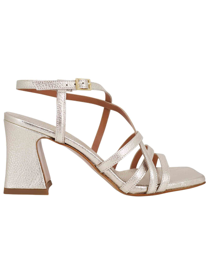 Spatarella Sandali slingback donna in pelle laminata platino con tacco alto e punta quadra Offerta