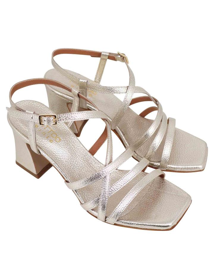 Spatarella Sandali slingback donna in pelle laminata platino con tacco alto e punta quadra Offerta