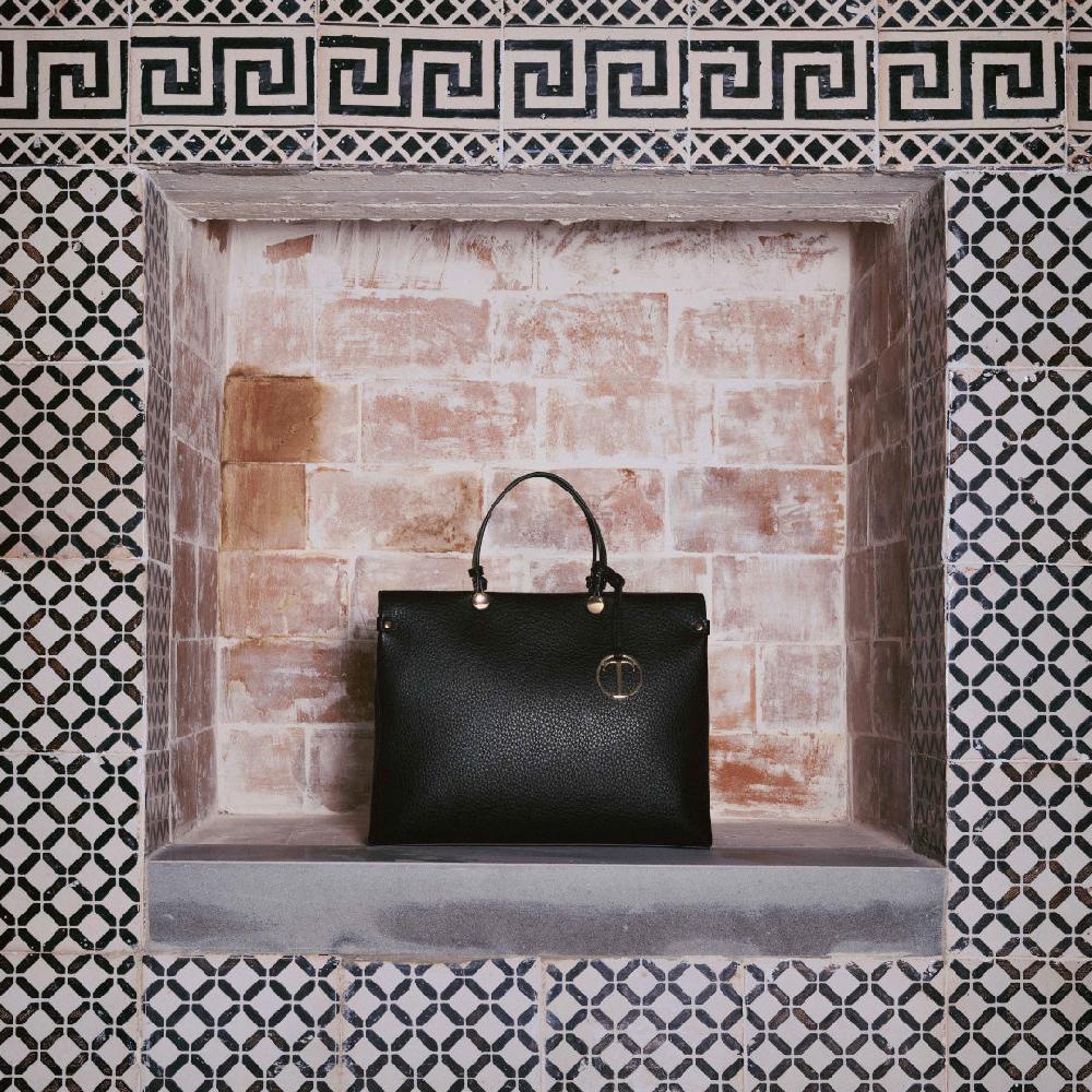 Tata Italia Shopper essential con pendente In Saldo