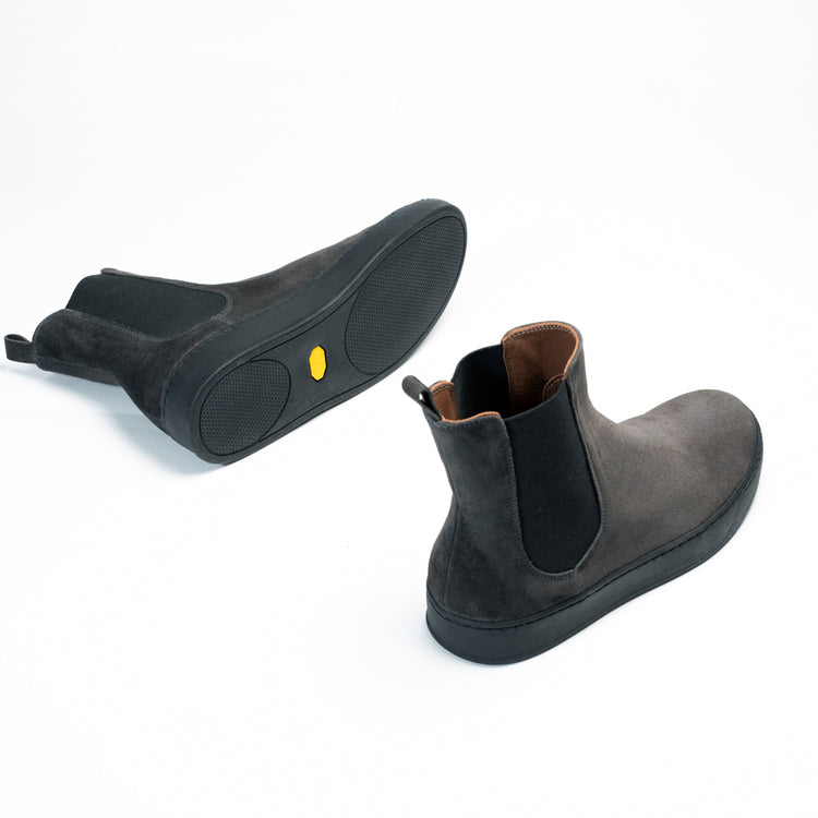 Via Mercanti Arturo Asphalt - Stivaletto alla caviglia Chelsea Beatles per uomo. – VIAMERCANTI Sconto