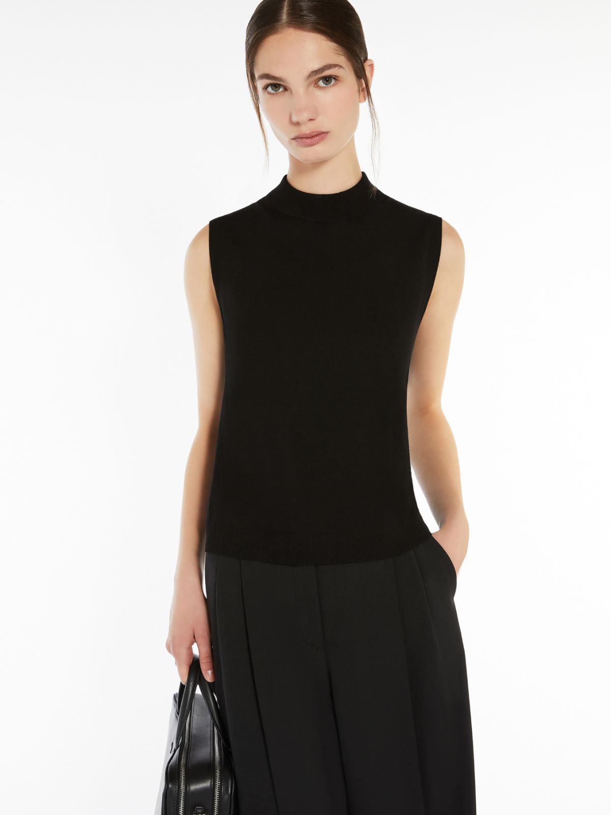 Weekend Top in filato di viscosa stretch Nuova