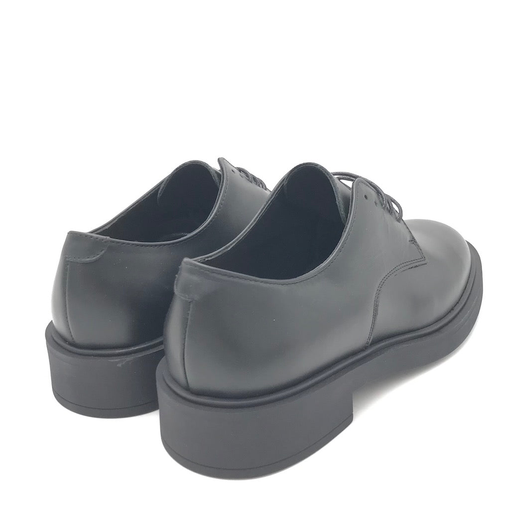 Zulian Calzature Allacciata in pelle nera Sottocosto